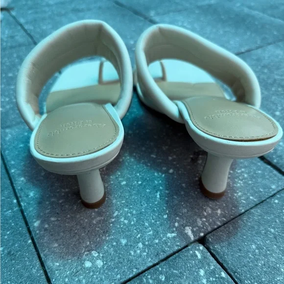 A&F CREAM SANDALS - Picture 3 of 5